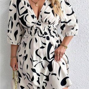SHEIN Essnce Plus Allover Print Plunging Neck Dress